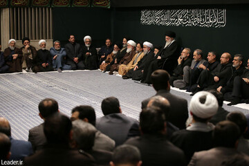 مراسم عزاداری شب شهادت حضرت فاطمه‌زهرا سلام‌الله‌علیها با حضور رهبر انقلاب برگزار شد