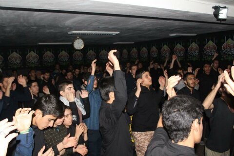 بالصور/ إقامة مجالس عزاء بمناسبة الأيام الفاطمية في مختلف أرجاء إيران