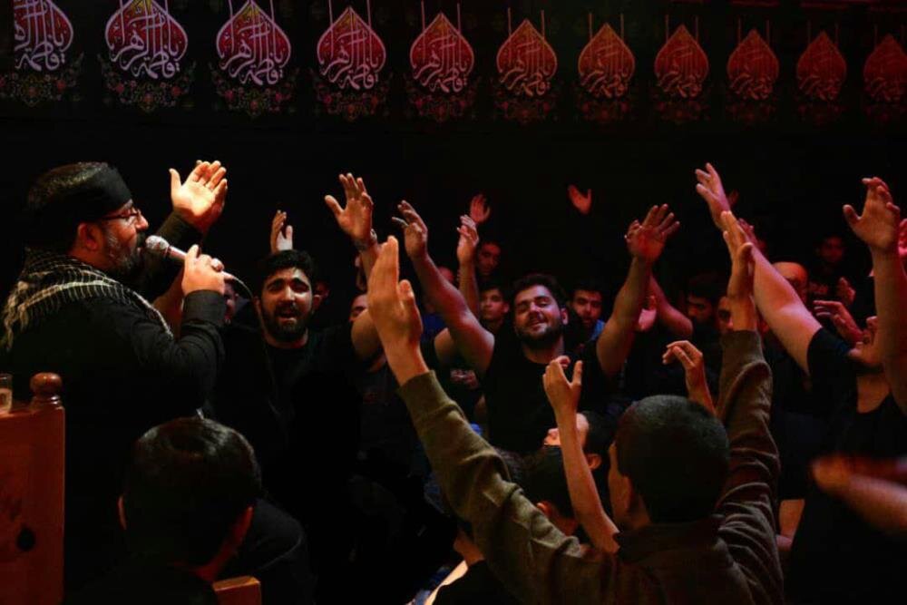 تصاویر/حال و هوای حسینیه ایران در وداع با پیکر شهدا و میثاق باآرمان ها