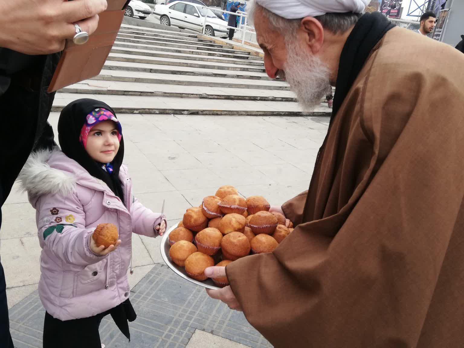 تصاویر/ حضور حجت الاسلام والمسلمین صدیقی در ایستگاه صلواتی مدرسه علمیه امام خمینی(ره)تهران