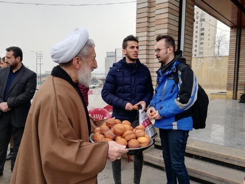 تصاویر/ حضور حجت الاسلام والمسلمین صدیقی در ایستگاه صلواتی مدرسه علمیه امام خمینی(ره)تهران