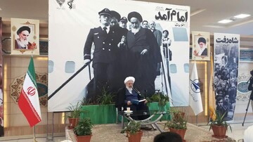 اولین برنامه دهه فجر در یزد با تفسیر نهج البلاغه آغاز شد