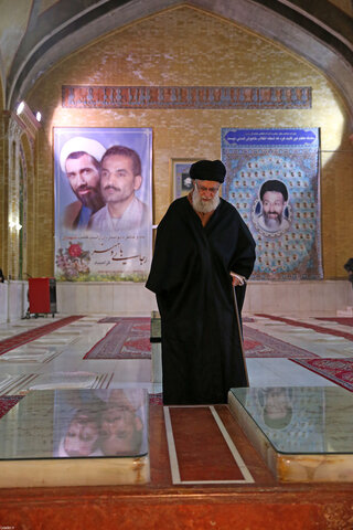 تصویری رپورٹ|رہبر معظم انقلاب کی آج صبح حرم امام خمینی(رح) اور گلزار شہداء میں حاضری

