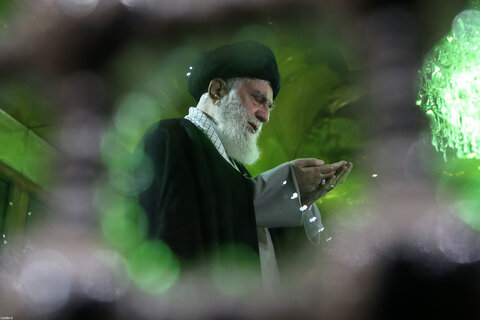 تصویری رپورٹ|رہبر معظم انقلاب کی آج صبح حرم امام خمینی(رح) اور گلزار شہداء میں حاضری

