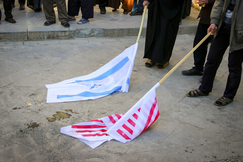 آتش زدن پرچم های آمریکا و اسرائیل در مدرسه معصومیه