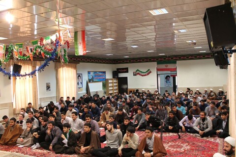 تصاویر/ جشن انقلاب در مدرسه علمیه امیرالمومنین(ره)تبریز