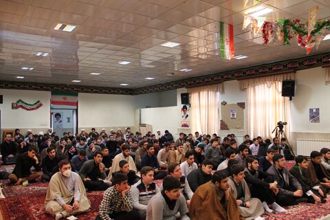 تصاویر/ جشن انقلاب در مدرسه علمیه امیرالمومنین(ره)تبریز