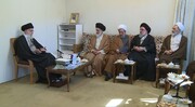 الإمام الخامنئي: "العدو يتربص لضرب ركائز الثورة الإسلامية"