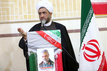 عدم پیروی برخی مسئولان از ولایت فقیه مشکلات کشور را دو چندان کرده است