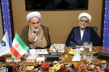 رهبر انقلاب بر اهتمام جدی به اجرای اقتصاد مقاومتی در کشور تاکید دارند