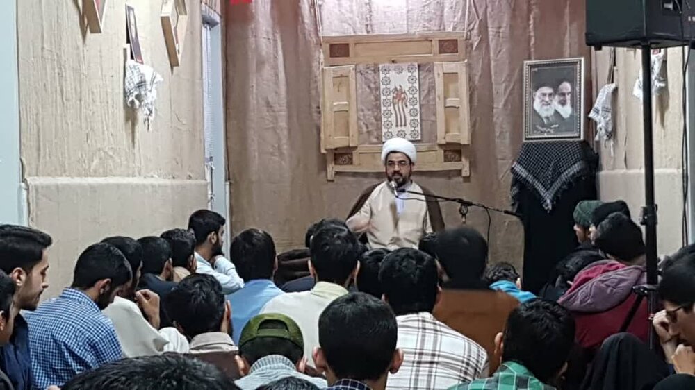 آیین گرامیداشت دهه فجر با حضور طلاب حافظ قرآن در قم برگزار شد