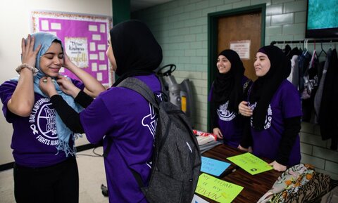 دانش آموزان غیرمسلمان مدرسه  ایلینوی، محجبه شدند + تصاویر