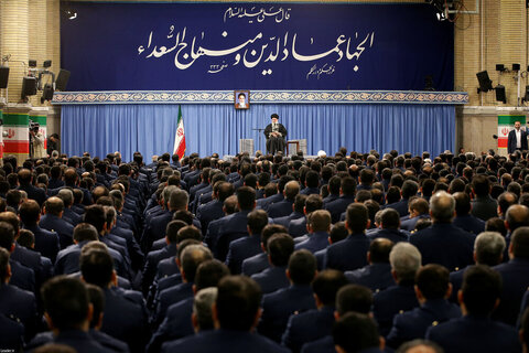 تصویری رپورٹ|رہبر معظم انقلاب اسلامی سے فضائیہ کے کمانڈروں اور اہلکاروں کی ملاقات