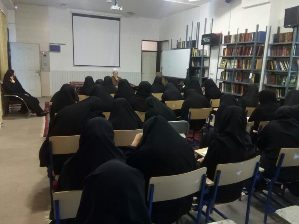 مدرسه فاطمیه جلفا میزبان جشن دهه فجر 