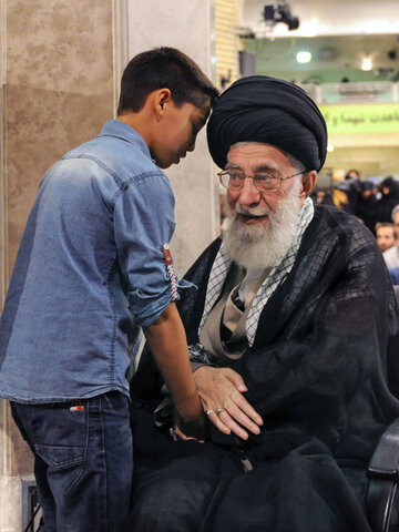 تصاویر دیده نشده از دیدارهای خانواده‌های معظم شهیدان با رهبر انقلاب