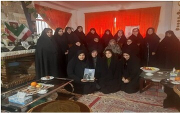 خانم دباغ  برای تثبیت انقلاب اسلامی تمام قد ایستادگی کرد