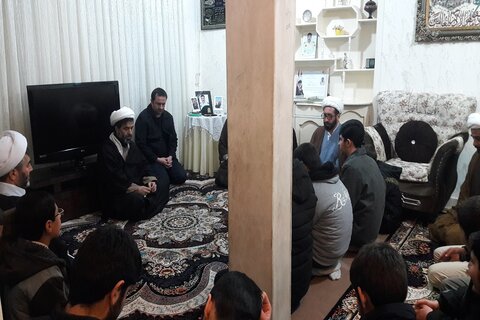 حضور طلاب کرمانشاه در منزل شهید امنیت وطن سرگرد ایرج جواهری