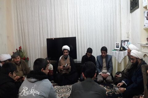 حضور طلاب کرمانشاه در منزل شهید امنیت وطن سرگرد ایرج جواهری
