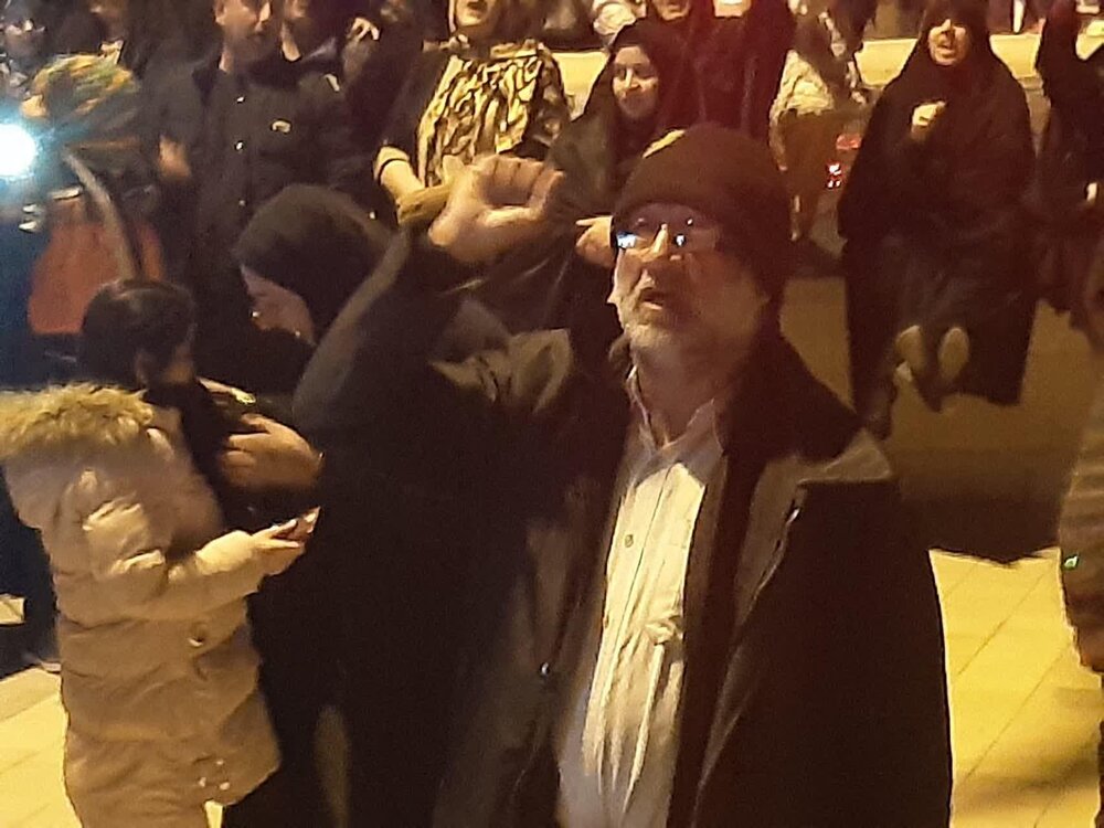 فریاد مرگ بر آمریکا بر بام دارالمومنین کاشان طنین انداز شد 