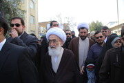 بالصور/ مراجع الدين وشخصيات حوزوية يشاركون في مسيرات ذكرى انتصار الثورة الإسلامية الإيرانية بقم المقدسة