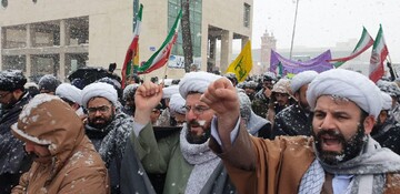 حماسه حضور مردم تبریز زیر بارش شدید برف+ عکس