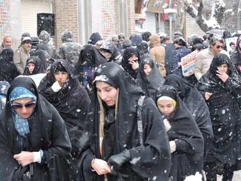 تصویری رپورٹ|تبریز میں شدید برف باری کے باوجود  انقلاب اسلامی کی اکتالیسویں سالگرہ کی مناسبت سے عظیم الشان ریلی