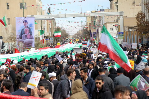 تصویری رپورٹ|قم میں انقلاب اسلامی کی اکتالیسویں سالگرہ کی مناسبت سے عظیم الشان ریلی
