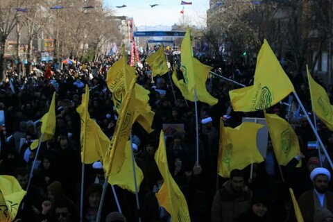 تصاویر شما/ حضور طلاب و روحانیون در راهپیمایی 22 بهمن