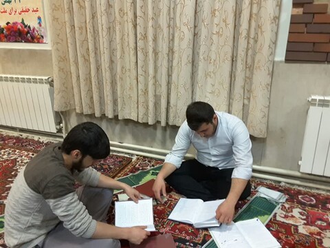 تصاویر / اجرای طرح «مباحثه عمومی» مدرسه علمیه امیرالمومنین(ع) تبریز