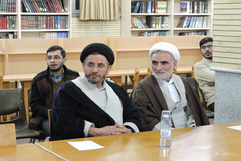 تصاویر/ نشست نقد  کتاب معقولیت فطرت در مدرسه علمیه ولیعصر(عج) تبریز