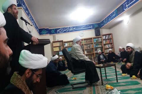 تصاویر/ نشست صمیمی اساتید و مدیران مدارس علمیه شهر کرمانشاه با آیت الله علماء