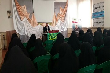 شرکت بانوان طلبه قزوین در نشست بصیرتی «مجلس در گام دوم انقلاب»