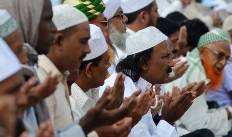 ۲ هزار مسلمان سریلانکا برای قربانیان بیماری کرونا نماز خواندند