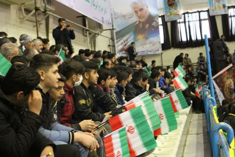 تصاویر/ مراسم گرامیداشت اربعین شهید سردار سلیمانی در ورزشگاه آزادی سنندج