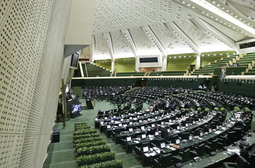 تقدیر از حضور حماسی مردم و تأکید بر استمرار راه سردار سلیمانی از سوی منتخبین ملت