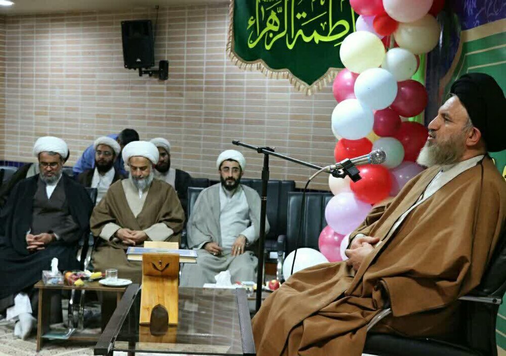  خانواده های طلاب و اساتید در شیراز تجلیل شدند