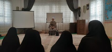 تبیین شاخصه‌های نماینده اصلح در مدرسه علمیه الزهرا(س) تبریز