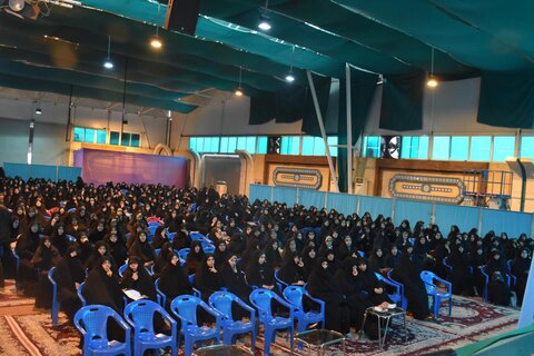 همایش بزرگ «فجرافرینان فاطمی» با شرکت 1500بانوی طلبه حوزه علمیه خواهران اصفهان از نگاه دوربین