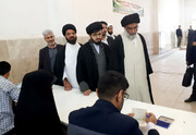 نماینده ولی‌فقیه در خوزستان رأی خود را به صندوق انداخت