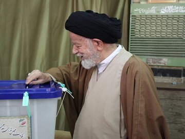آیت الله شاهچراغی رأی خود را به صندوق انداخت
