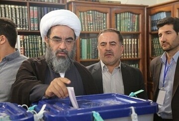 آگاهی مردم توطئه های دشمنان را خنثی کرد