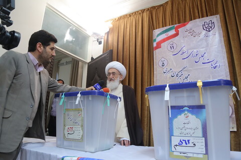 مشاركة مراجع الدين وشخصيات حوزوية في الانتخابات الإيرانية