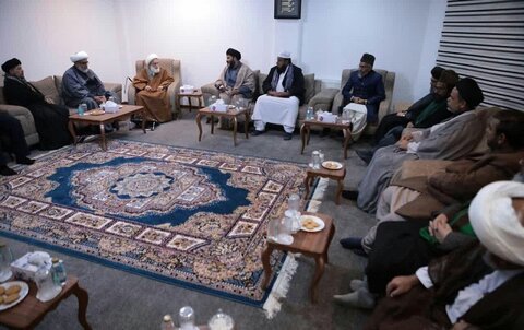 بالصور/ آية الله قاسم يلتقي بمجلس وحدة المسلمين في باكستان بمقرّ إقامته بمدينة قم المقدسة