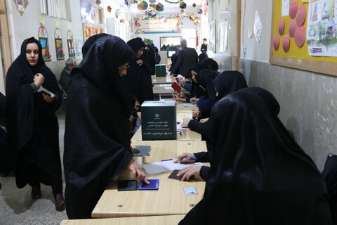 تصاویر/ حضور مردم کاشان درپای صندوق های رای