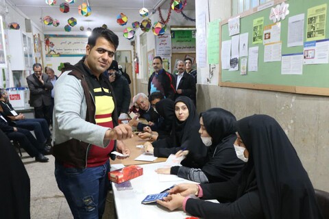 تصاویر/ حضور مردم کاشان درپای صندوق های رای