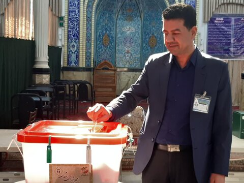 تصاویر/ حضورپرشور مردم آران وربیدگل درپای صندوق  های رای