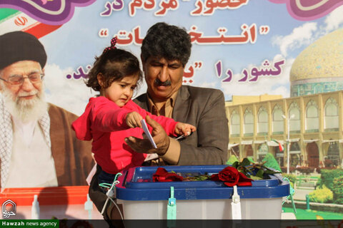تصاویر حضور حماسی مردم انقلابی اصفهان پای صندوق های رای