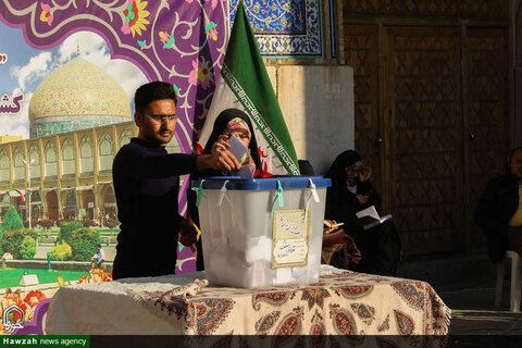 تصاویر حضور حماسی مردم انقلابی اصفهان پای صندوق های رای