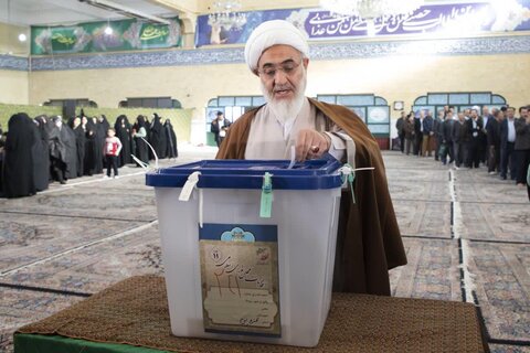 تصاویر/ حضور پرشور مردم قزوین درپای صندوق های رأی