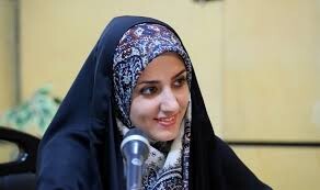 تاریخ انقلاب را با رمان بهتر می توان برای نسل جدید تبیین کرد